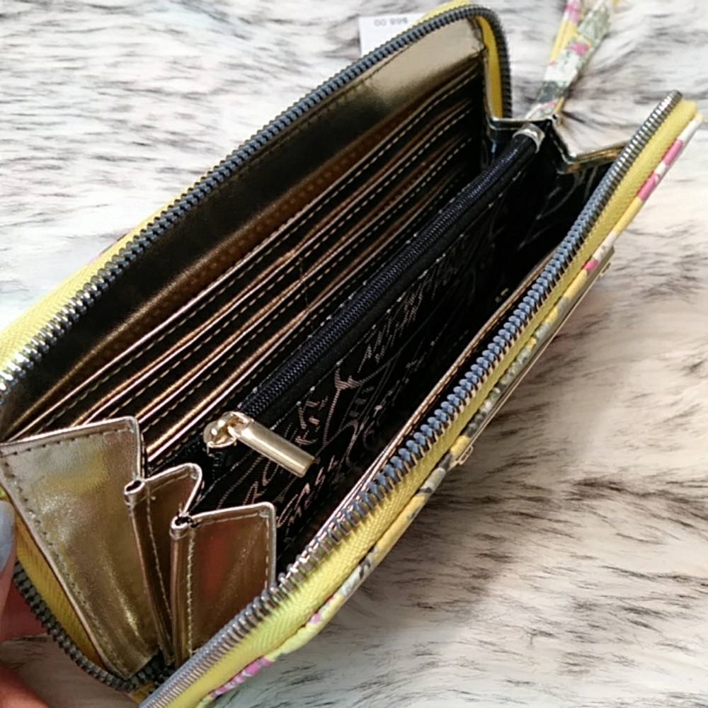 Betsey Johnson Z/A Wristlet/Wallet Yellow Floral - Picture 6 of 8